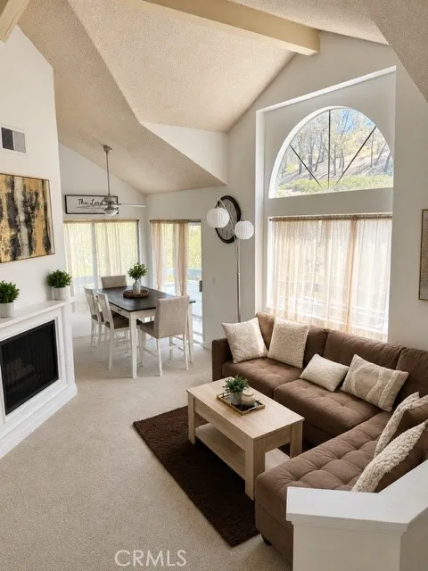 26908 Flo Canyon Country, CA 91351