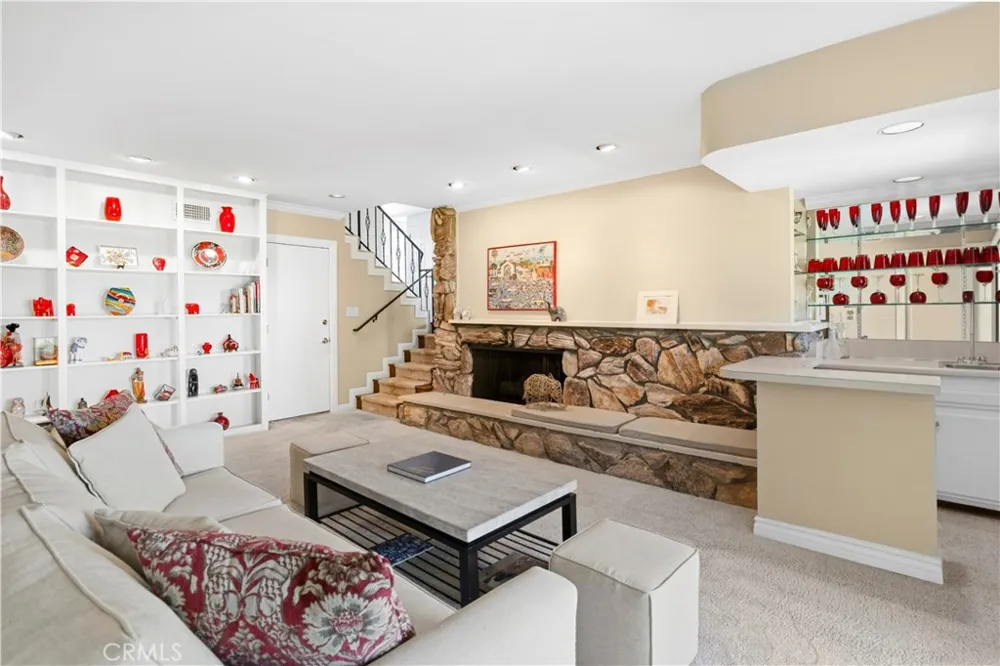 22509 Charlestown Calabasas, CA 91302