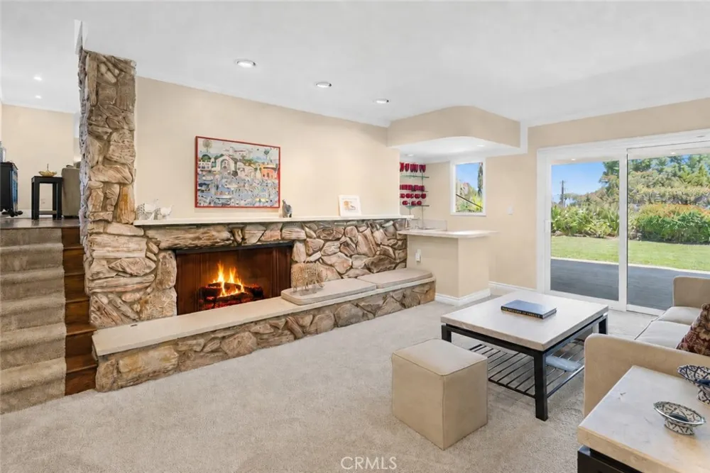 22509 Charlestown Calabasas, CA 91302