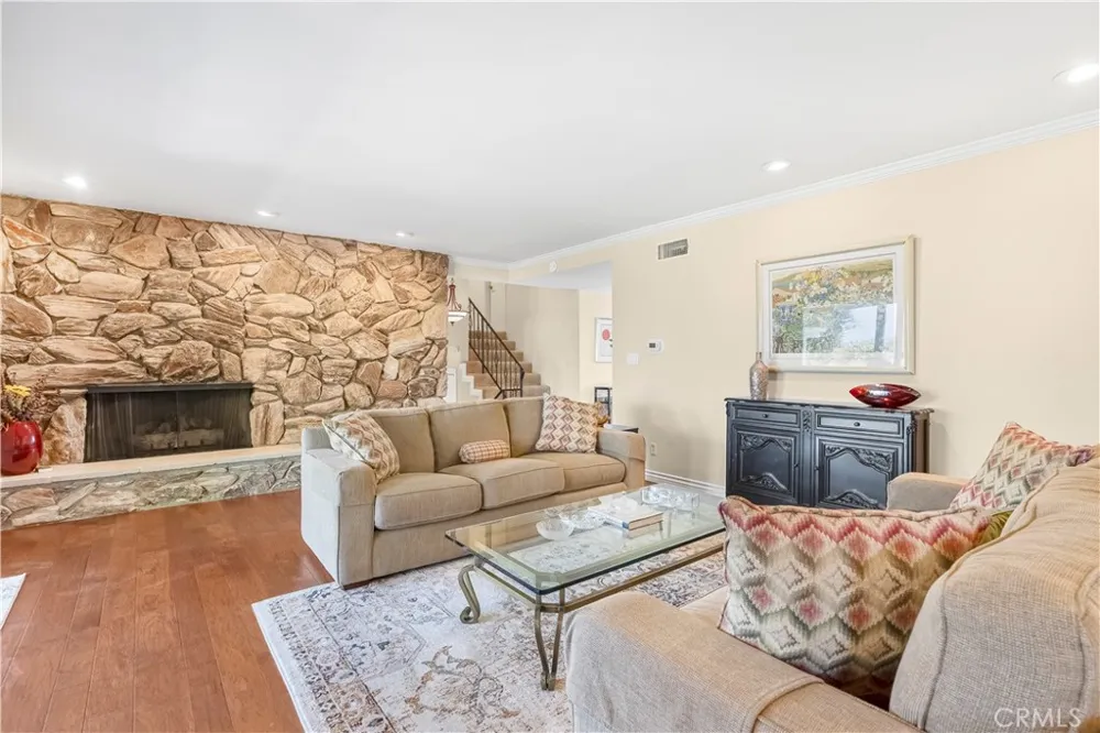 22509 Charlestown Calabasas, CA 91302