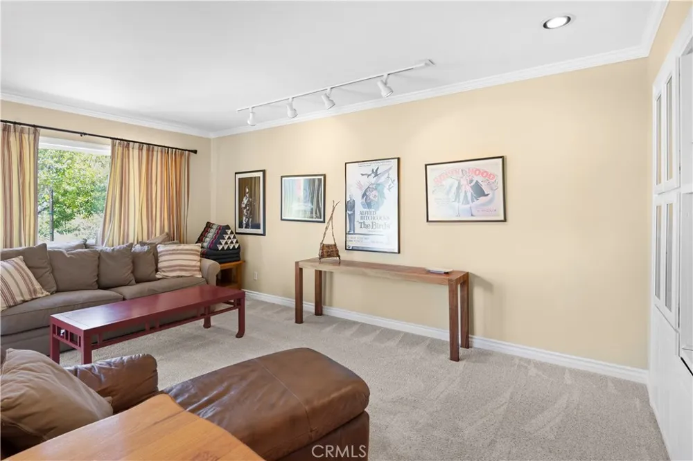22509 Charlestown Calabasas, CA 91302