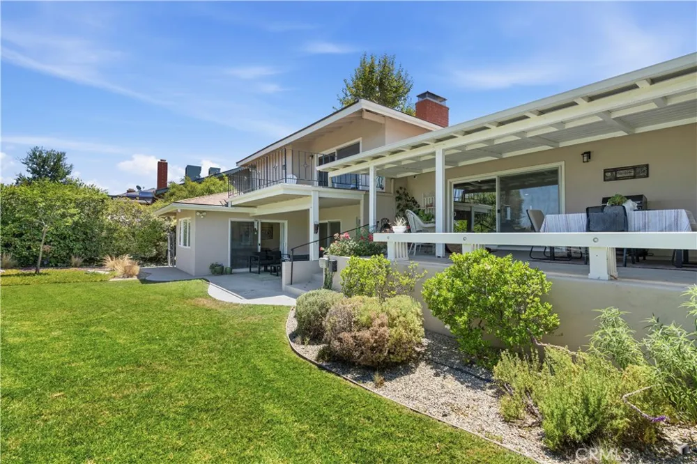 22509 Charlestown Calabasas, CA 91302
