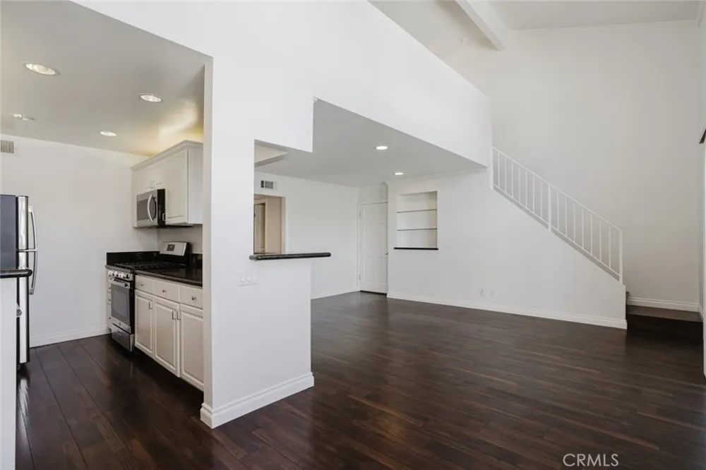 21529 Saticoy Street #217 Canoga Park, CA 91304