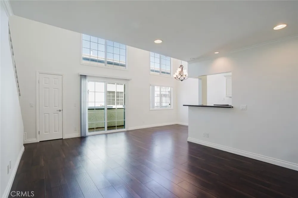 21529 Saticoy Street #217 Canoga Park, CA 91304