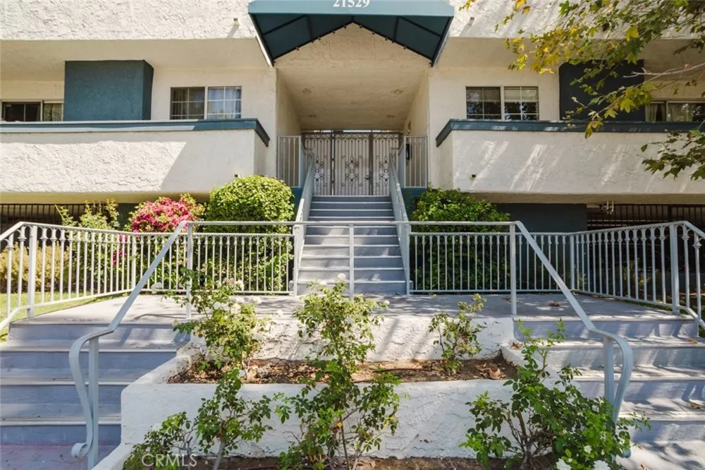 21529 Saticoy Street #217 Canoga Park, CA 91304