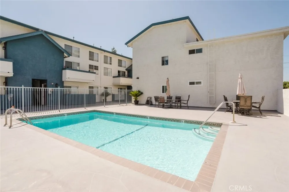 21529 Saticoy Street #217 Canoga Park, CA 91304
