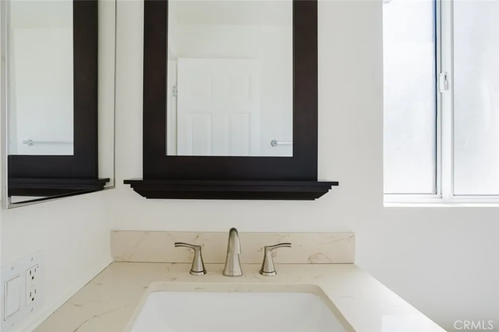21529 Saticoy Street #217 Canoga Park, CA 91304