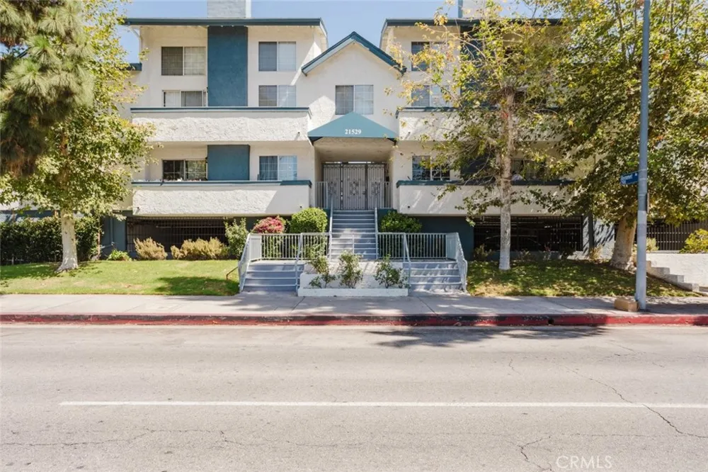 21529 Saticoy Street #217 Canoga Park, CA 91304