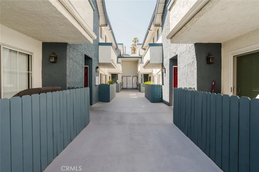 21529 Saticoy Street #217 Canoga Park, CA 91304