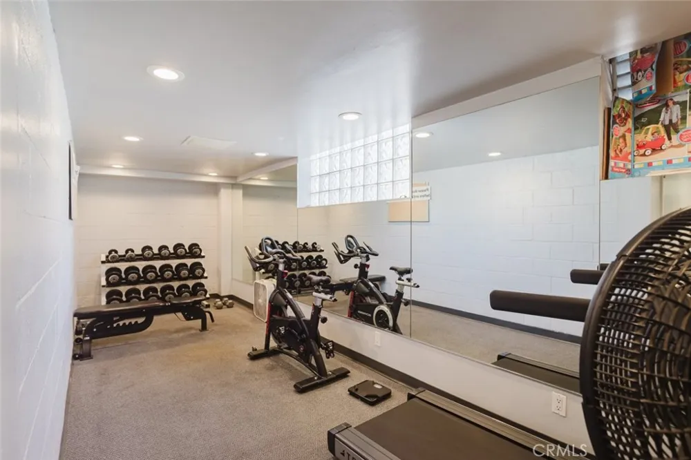 21529 Saticoy Street #217 Canoga Park, CA 91304