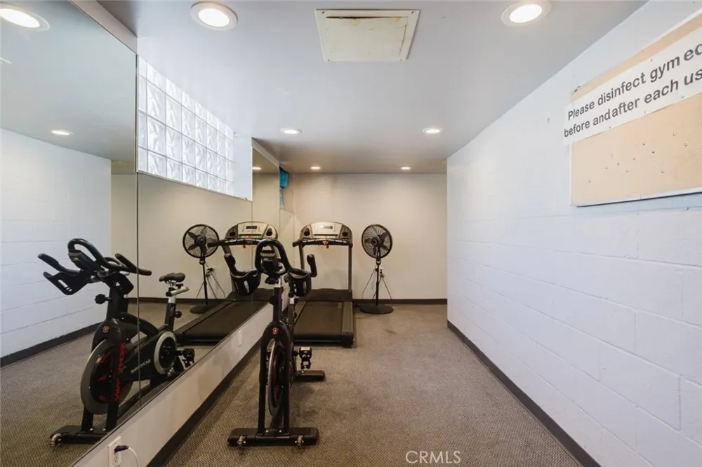 21529 Saticoy Street #217 Canoga Park, CA 91304