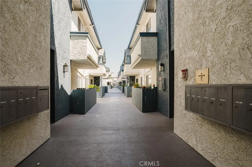 21529 Saticoy Street #217 Canoga Park, CA 91304