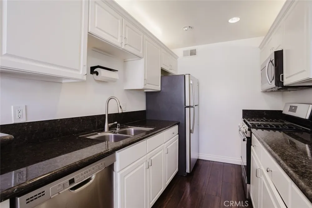 21529 Saticoy Street #217 Canoga Park, CA 91304