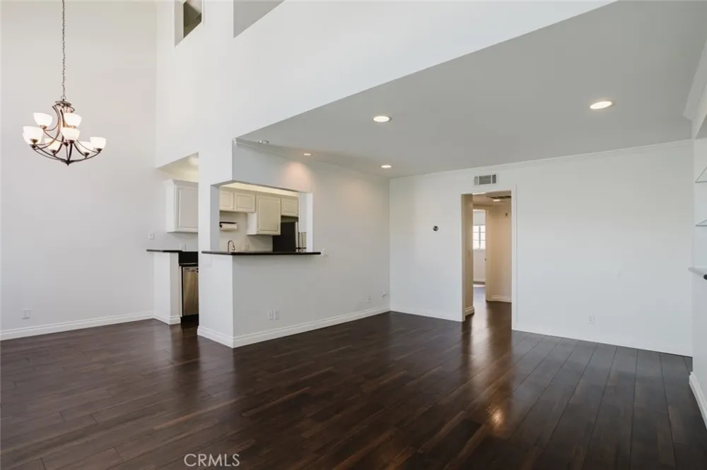 21529 Saticoy Street #217 Canoga Park, CA 91304