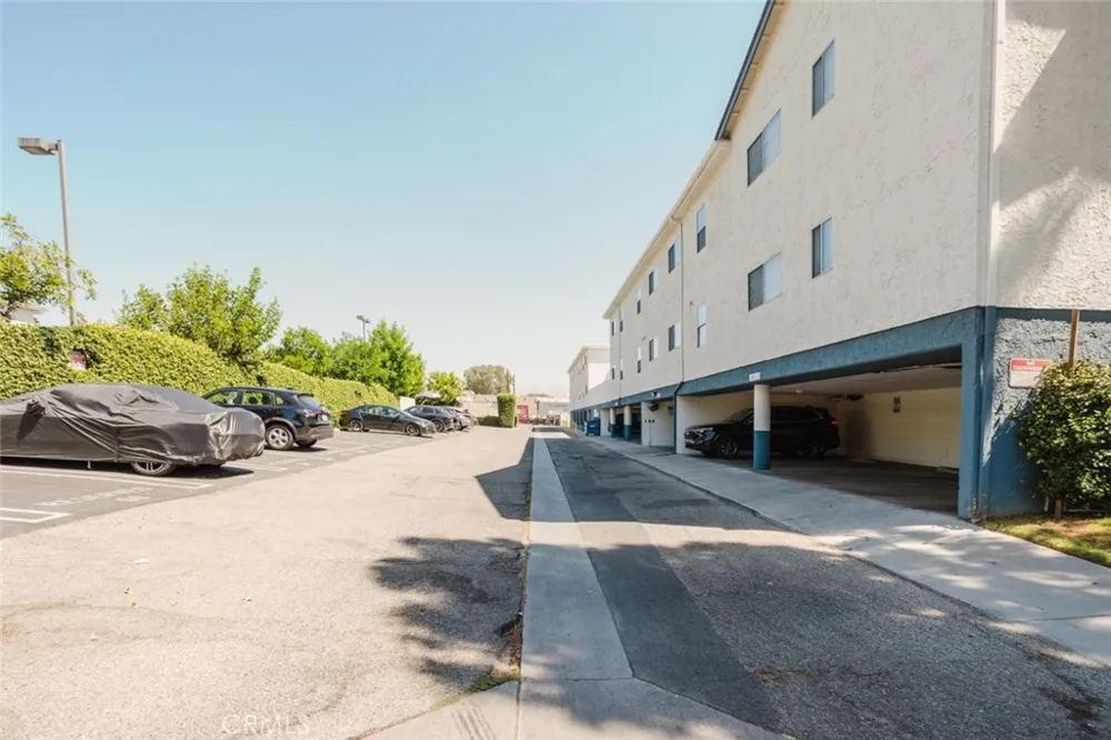 21529 Saticoy Street #217 Canoga Park, CA 91304