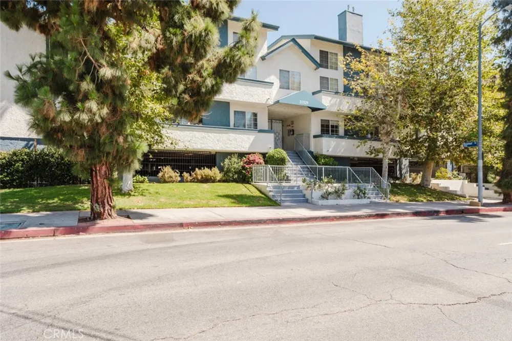 21529 Saticoy Street #217 Canoga Park, CA 91304