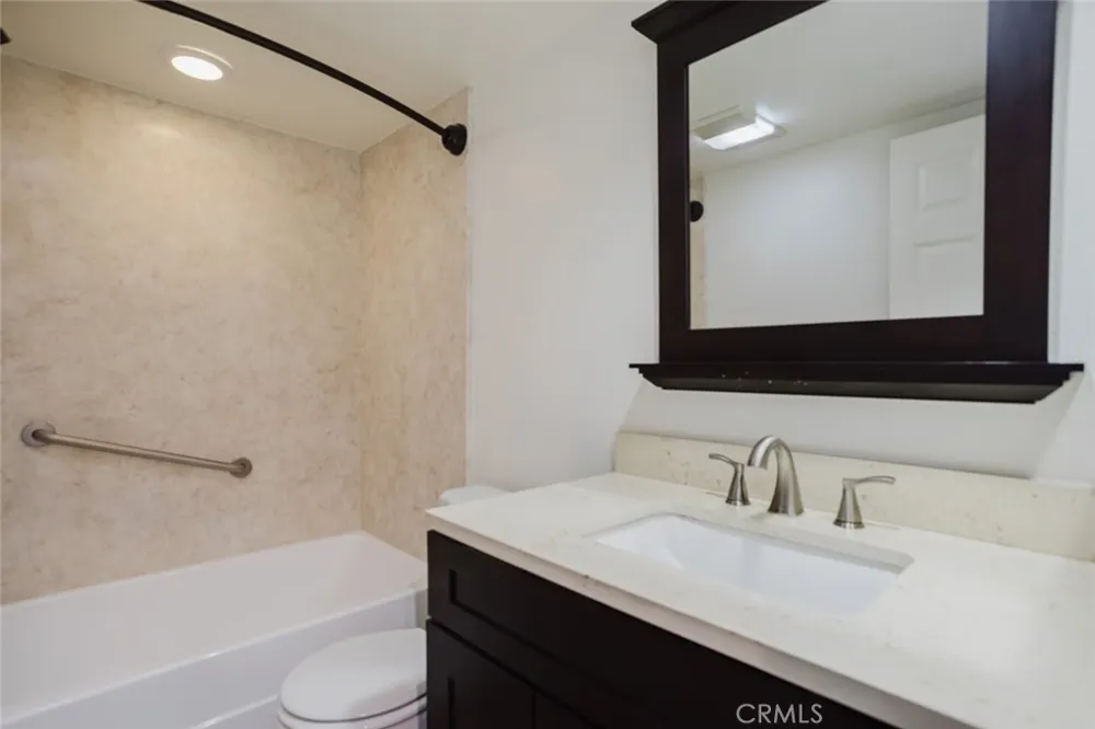 21529 Saticoy Street #217 Canoga Park, CA 91304