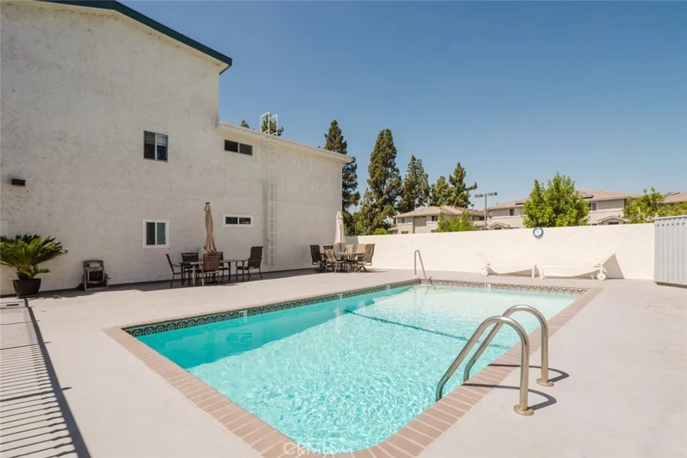 21529 Saticoy Street #217 Canoga Park, CA 91304