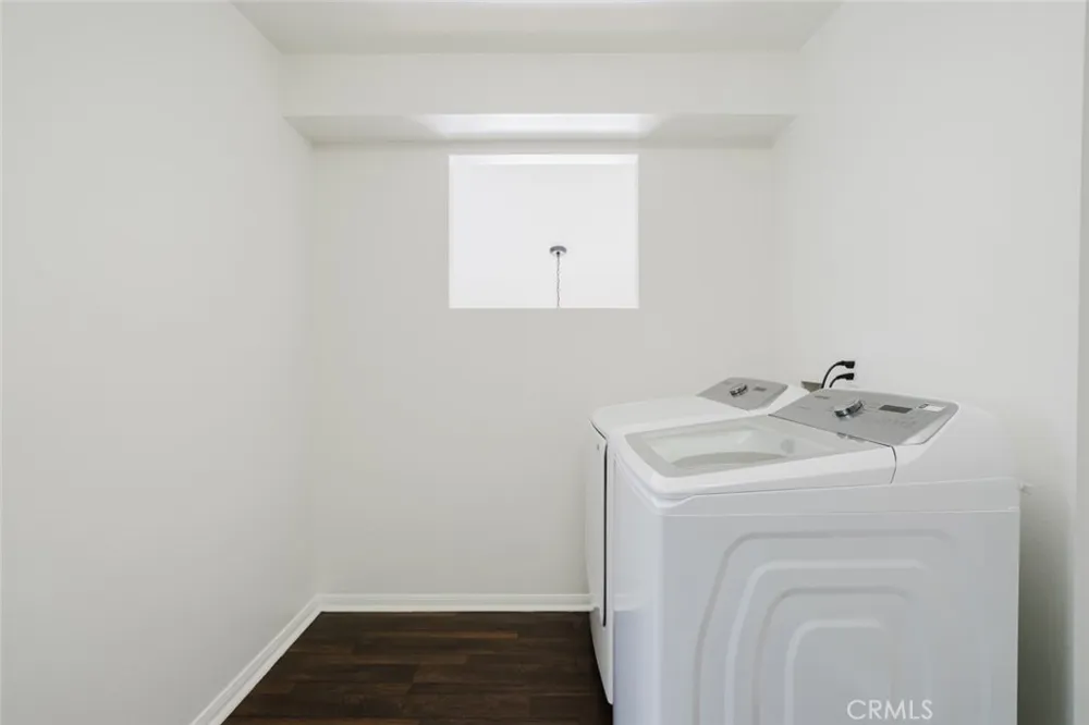 21529 Saticoy Street #217 Canoga Park, CA 91304