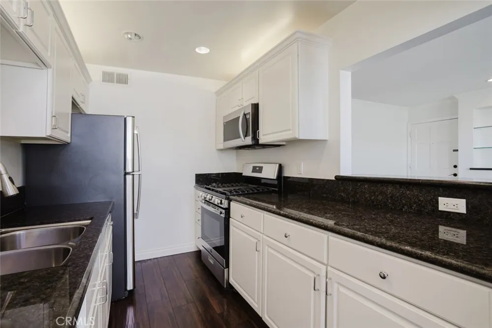21529 Saticoy Street #217 Canoga Park, CA 91304