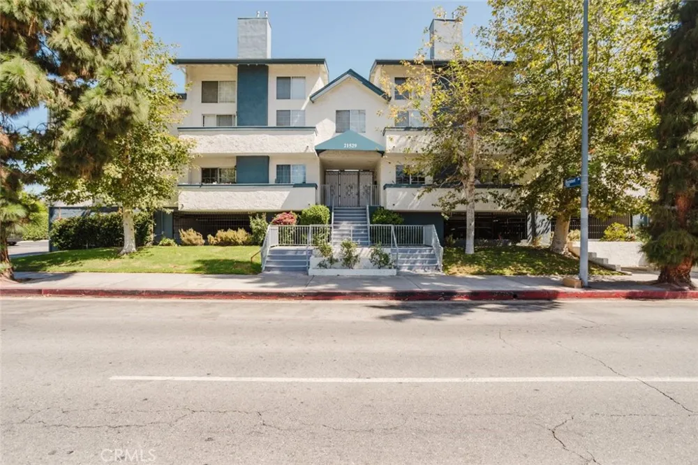 21529 Saticoy Street #217 Canoga Park, CA 91304