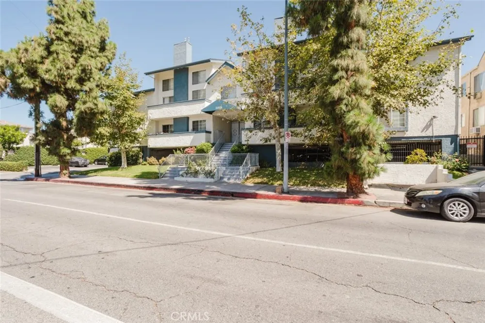 21529 Saticoy Street #217 Canoga Park, CA 91304