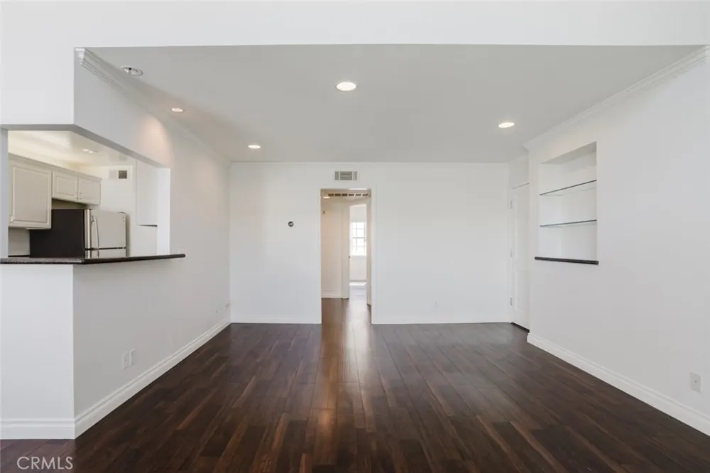 21529 Saticoy Street #217 Canoga Park, CA 91304