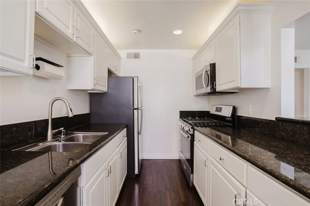 21529 Saticoy Street #217 Canoga Park, CA 91304