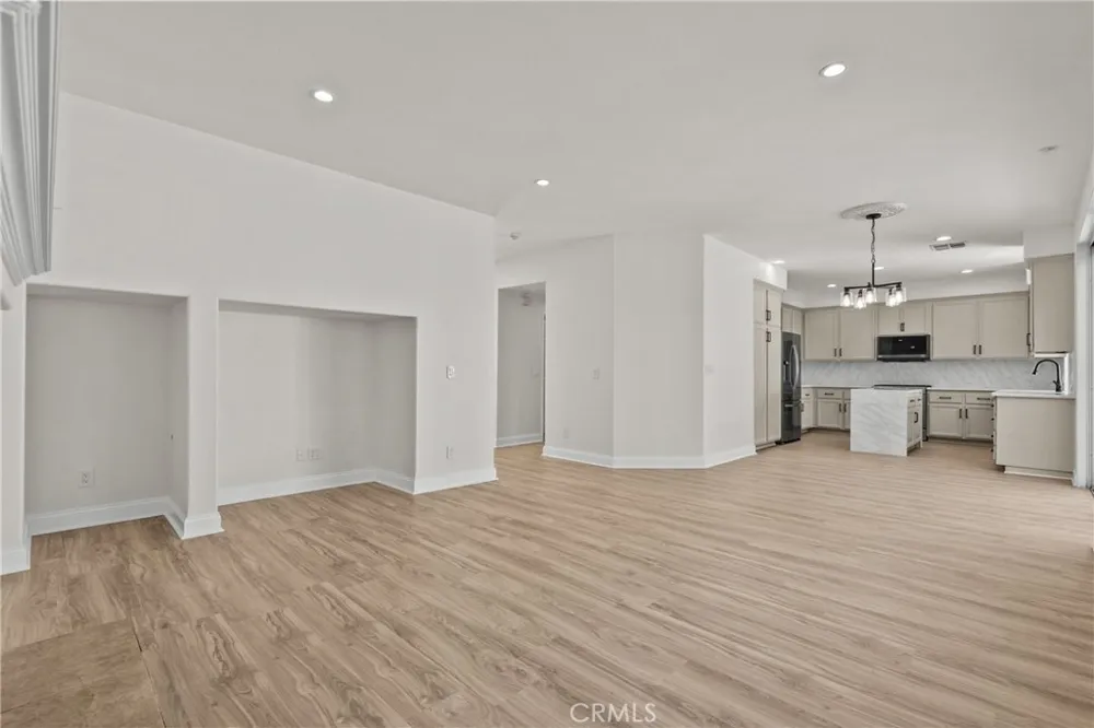 18800 Lull Reseda, CA 91335