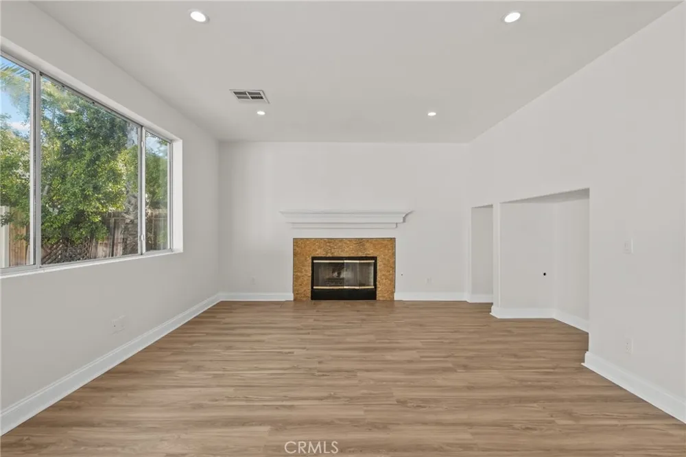 18800 Lull Reseda, CA 91335