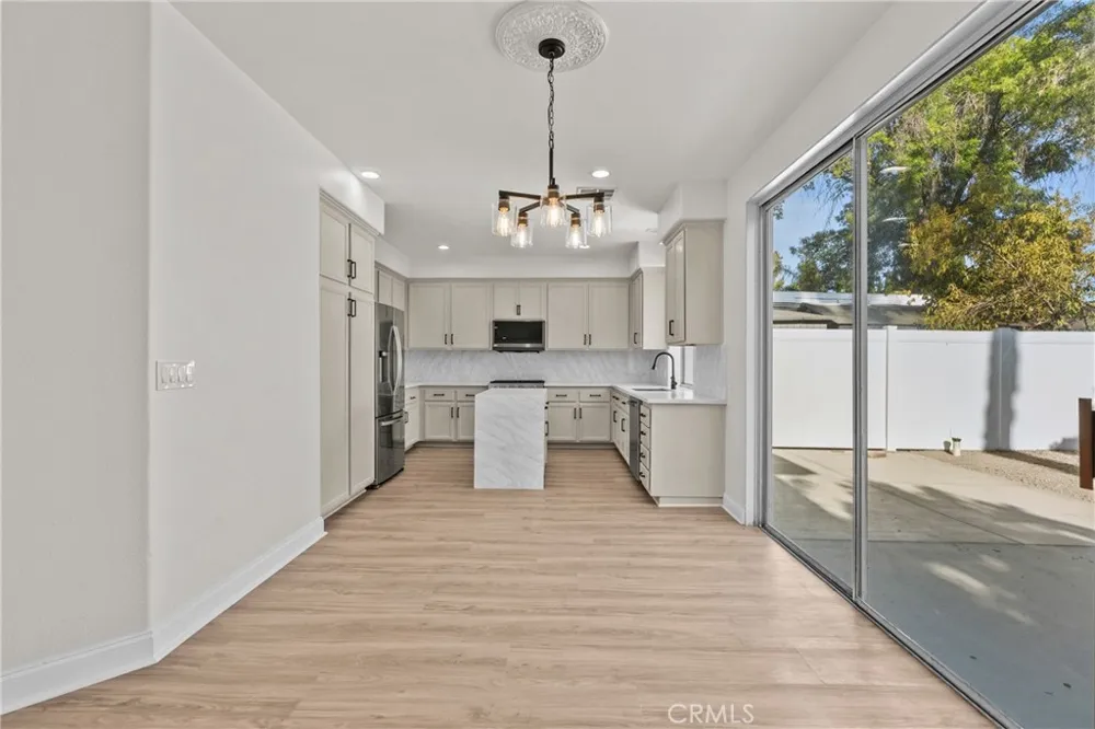18800 Lull Reseda, CA 91335