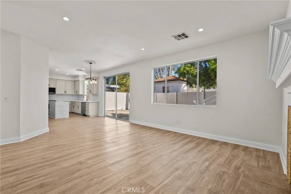 18800 Lull Reseda, CA 91335