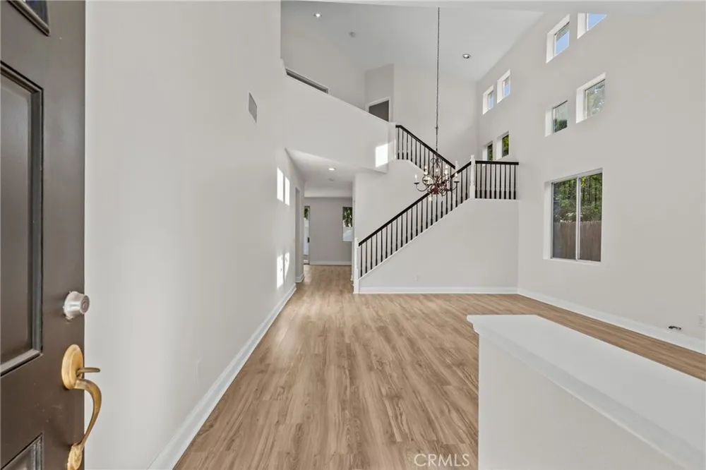18800 Lull Reseda, CA 91335