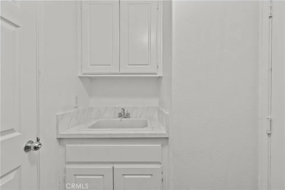 18800 Lull Reseda, CA 91335