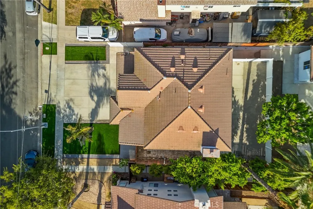 18800 Lull Reseda, CA 91335