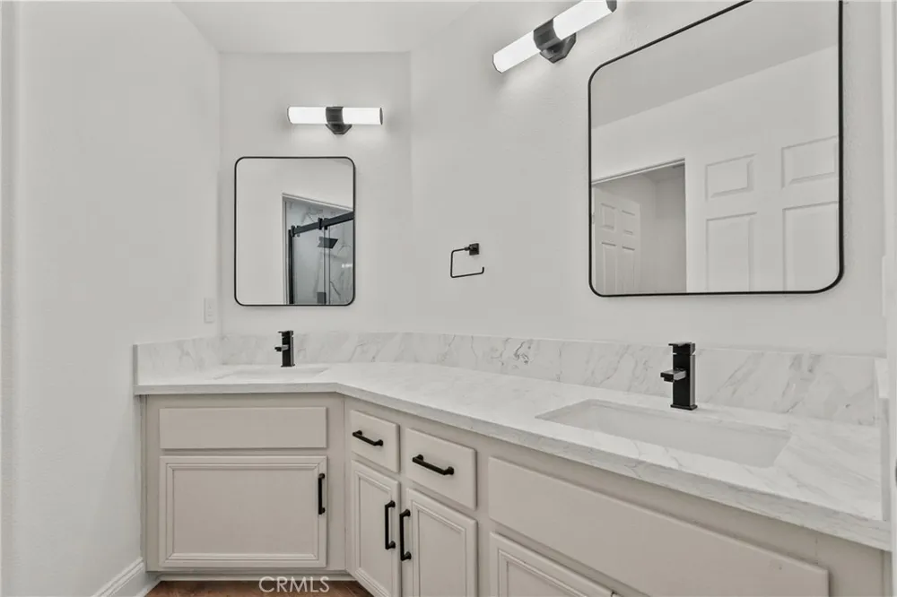 18800 Lull Reseda, CA 91335