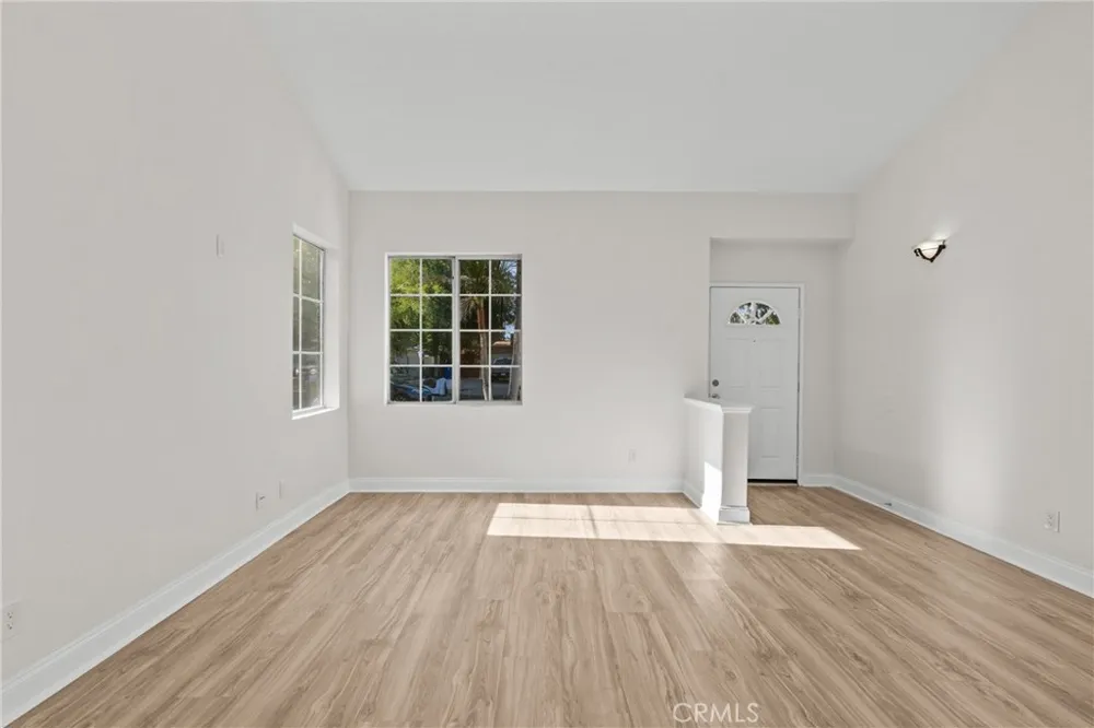 18800 Lull Reseda, CA 91335