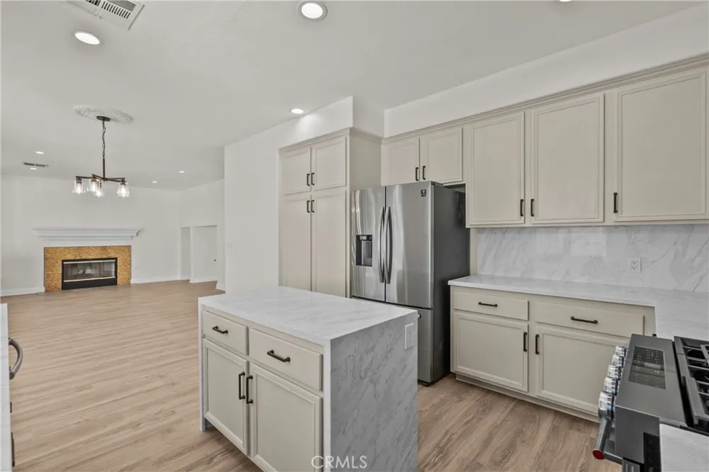 18800 Lull Reseda, CA 91335