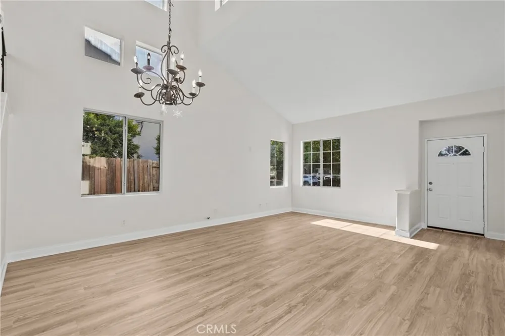 18800 Lull Reseda, CA 91335