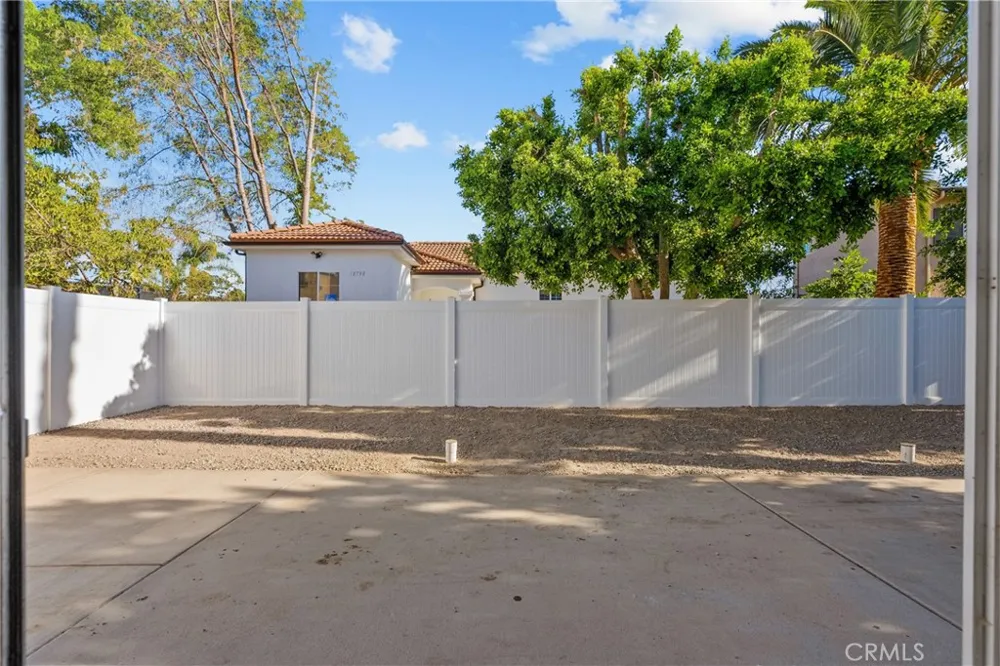 18800 Lull Reseda, CA 91335