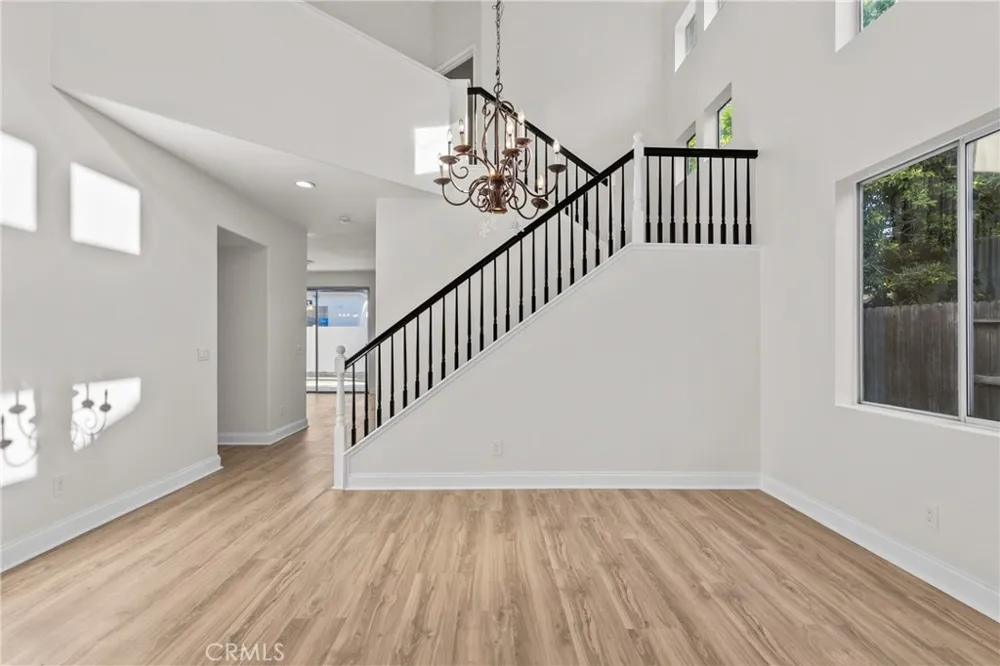 18800 Lull Reseda, CA 91335