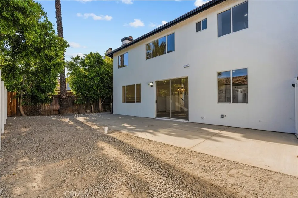 18800 Lull Reseda, CA 91335