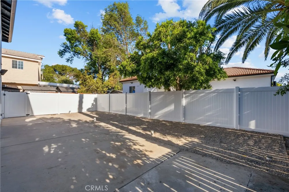 18800 Lull Reseda, CA 91335