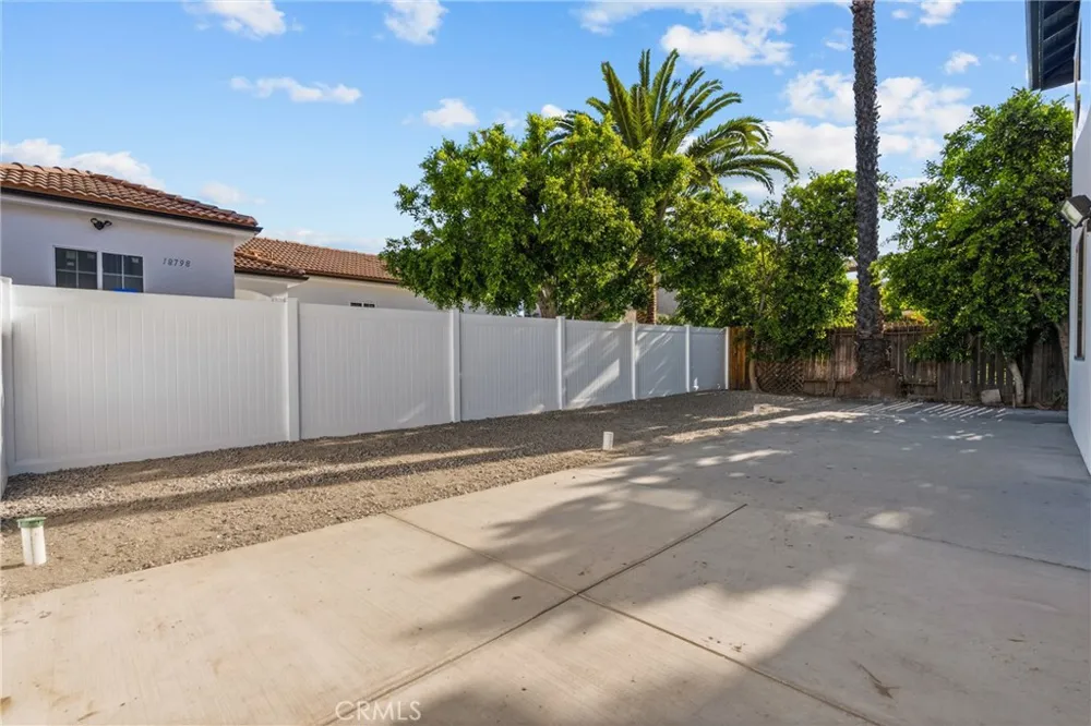 18800 Lull Reseda, CA 91335