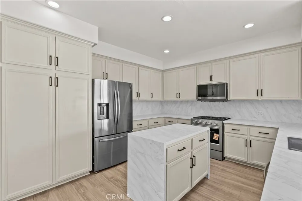 18800 Lull Reseda, CA 91335
