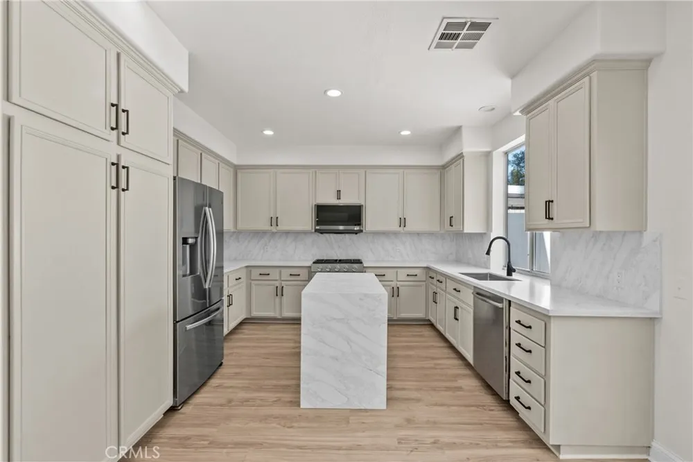 18800 Lull Reseda, CA 91335