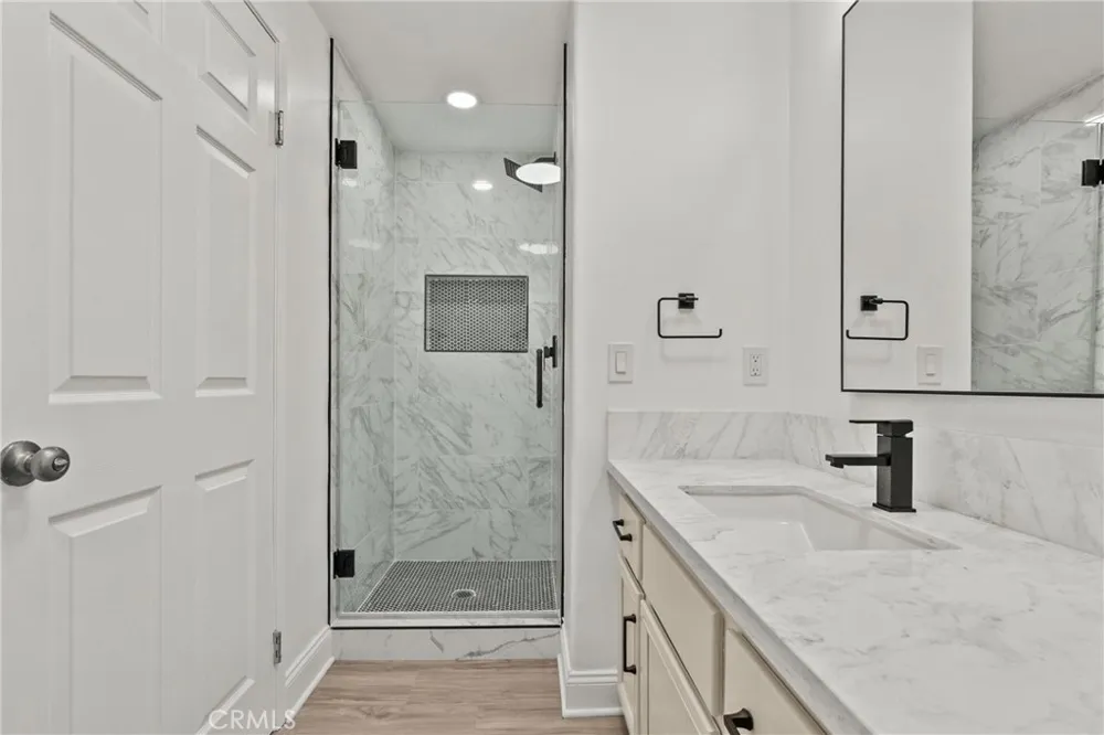 18800 Lull Reseda, CA 91335