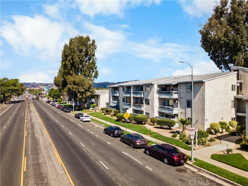 21801 Roscoe Boulevard #206 Canoga Park, CA 91304