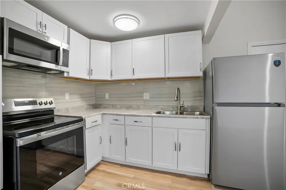 21801 Roscoe Boulevard #206 Canoga Park, CA 91304
