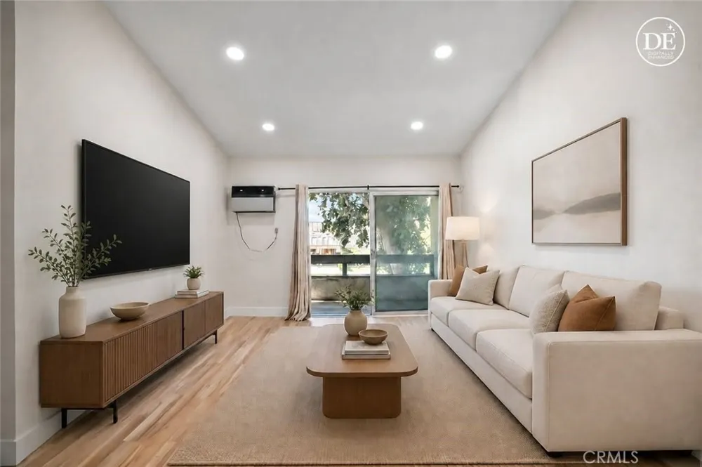 21801 Roscoe Boulevard #206 Canoga Park, CA 91304